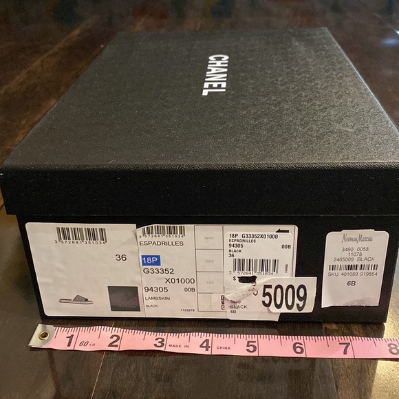 CHANEL - Empty Shoe Box Gift Storage Authentic Black & White Box Medium EUC - Picture 5 of 6